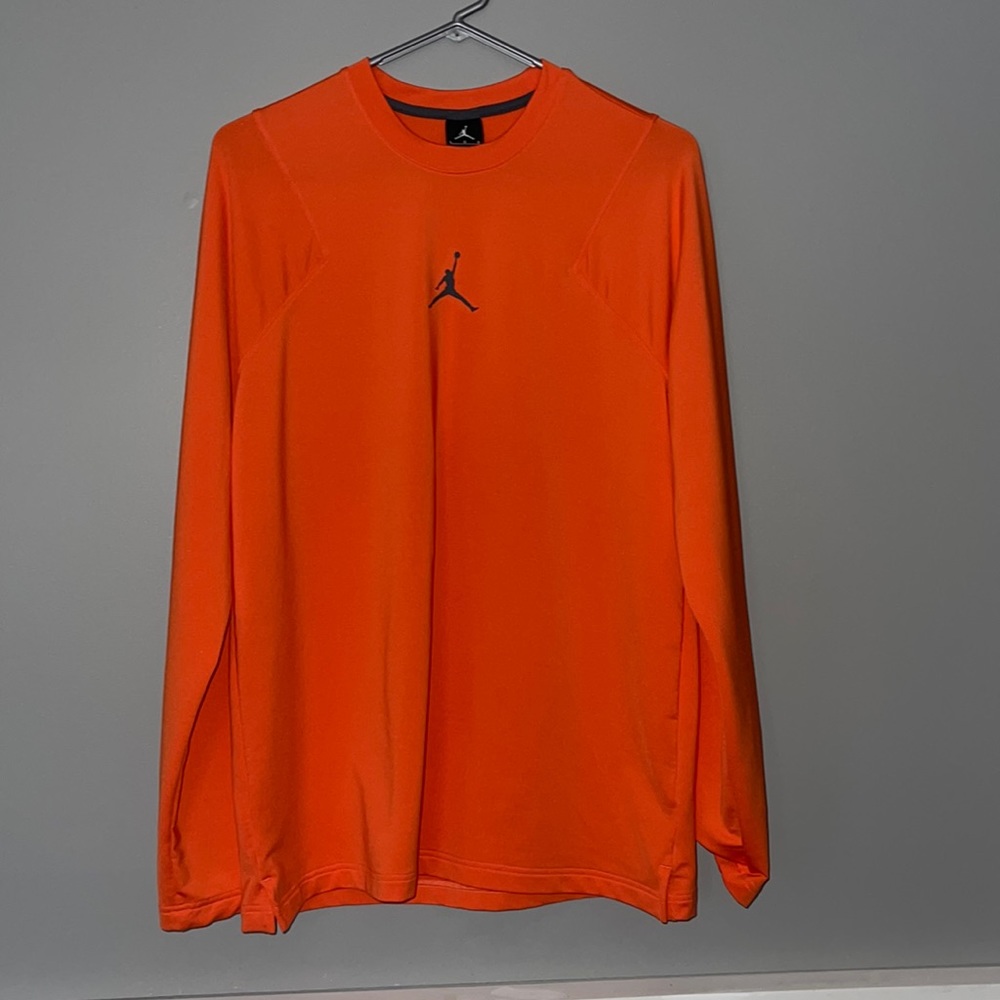 Mens Nike dry fit long sleeve. Never worn